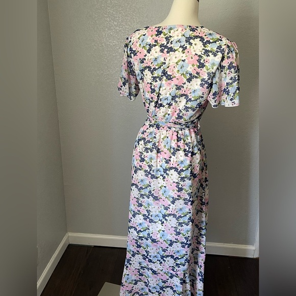 Casual Pink and Green V-Neck Flutter Sleeve Dress - Picture 3 of 7